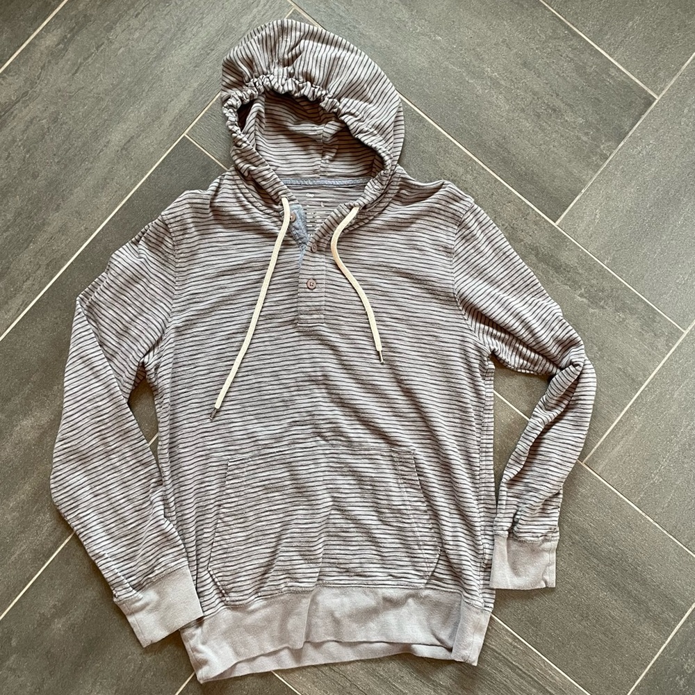 Gap 3-button t shirt hoodie. - L EUC